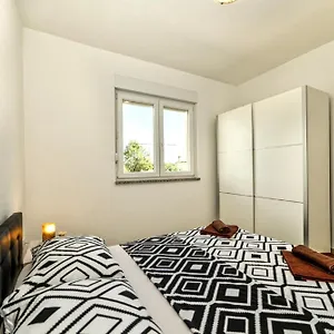https://apartment-una-pula.pula-hotels.org
