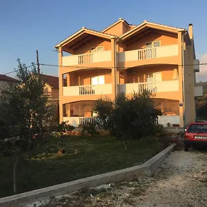 https://apartments-mladenka-sukosan.hotelinzadar.com