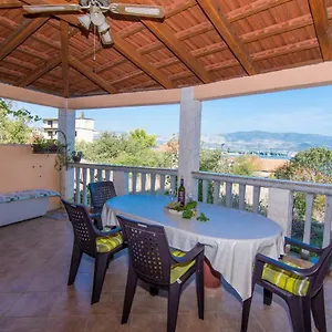 https://apartment-sime-trogir-21124.hotels-in-trogir.com