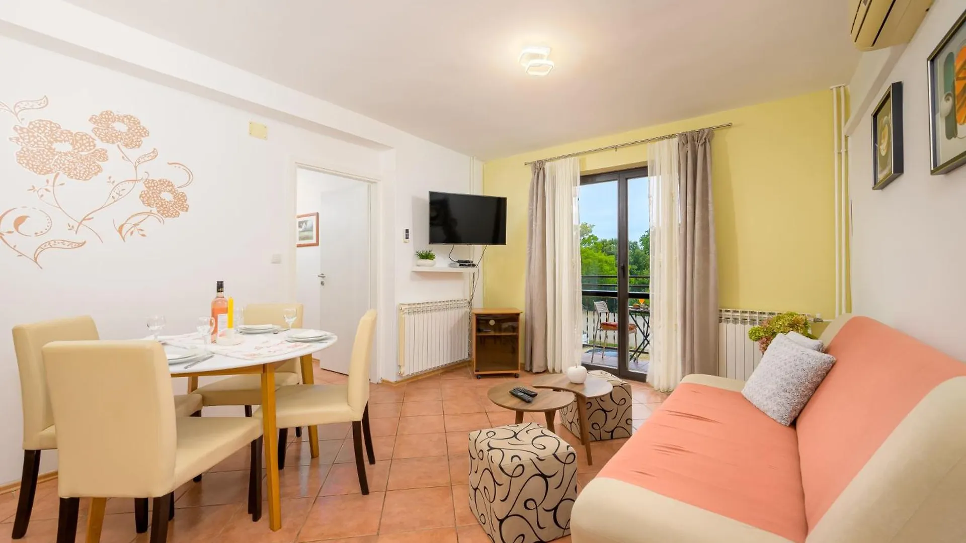 Apartments Silvana 74 Pula 0*,